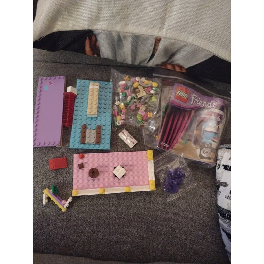Over 5 lbs of Lego friends, peanuts legos, barbie legos-055f